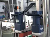 Taponadora automática de cuatro ruedas