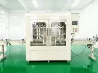 Llenadora de líquidos con bomba de engranajes