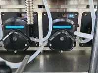 Llenadora de líquidos con bomba peristáltica