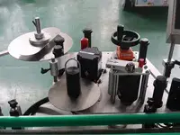 Etiquetadora automática de botellas redondas