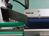 Etiquetadora automática de botellas redondas