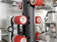 Etiquetadora automática con manga retráctil