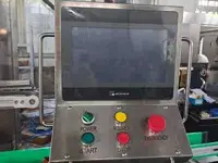 Taponadora con seguimiento automático